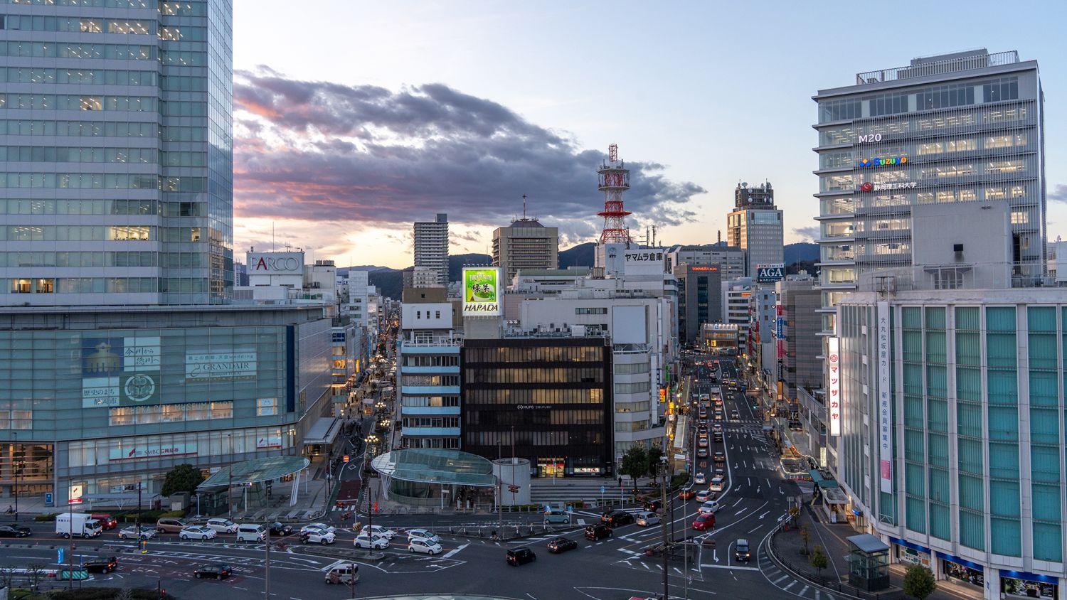 夕暮れ時の静岡駅前イメージ