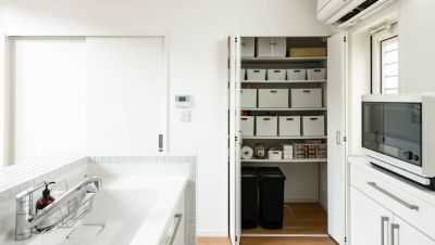 【収納のコツを徹底解説！】機能的でおしゃれなパントリーの作り方