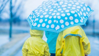 【子育てママ必見！】雨の日の通園に便利なレイングッズを紹介